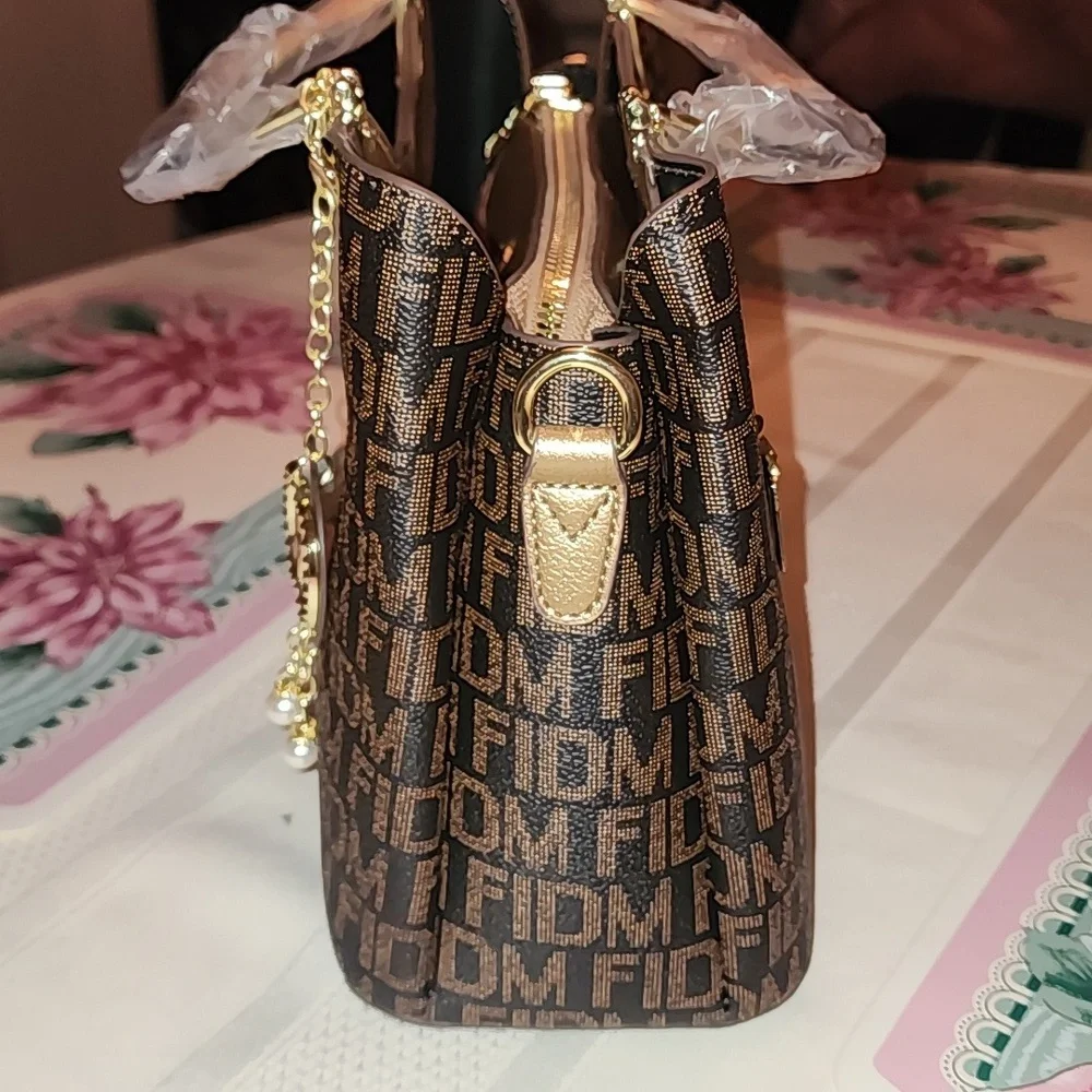This Year's popular Large capacity Classic Women's casual Tote Bag, High-end